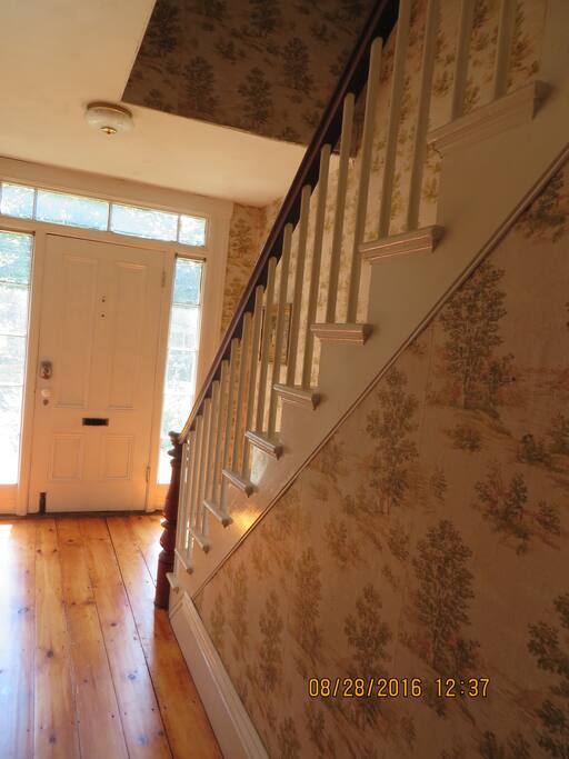 Private Entrance w/ stairwell up to suite