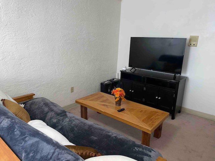 Cozy 2br Suite Near Rockies: No Chores, No Fees! - Colorado