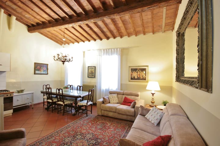 X-large apartment in the hearth of Florence! gallery image 3