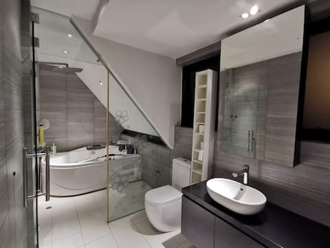 Private lift, jacuzzi steam bath, kitchen & train