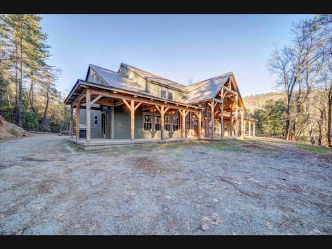 *Sleeps 24 - The Gathering Place at Shasta Lake