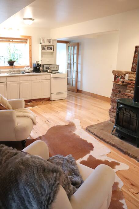 Living and kitchen area