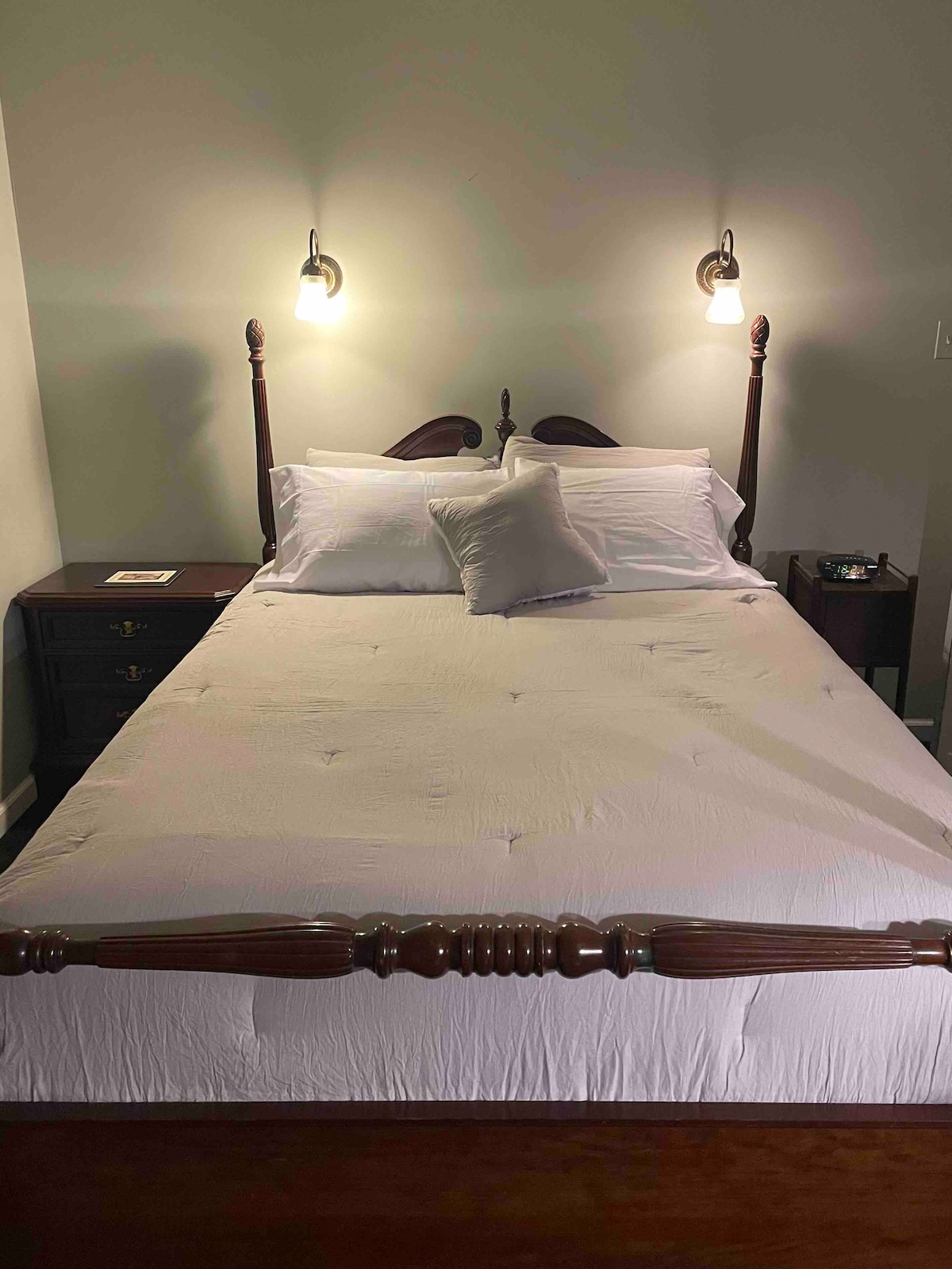 Slaapkamer queensize bed 