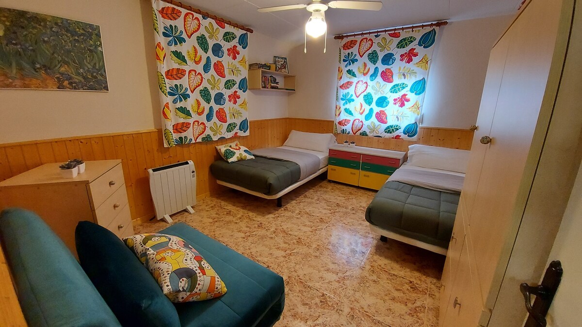 เตียงขนาด 105 ซม. 2 หลังและเตียงโซฟาขนาดเดียวกัน