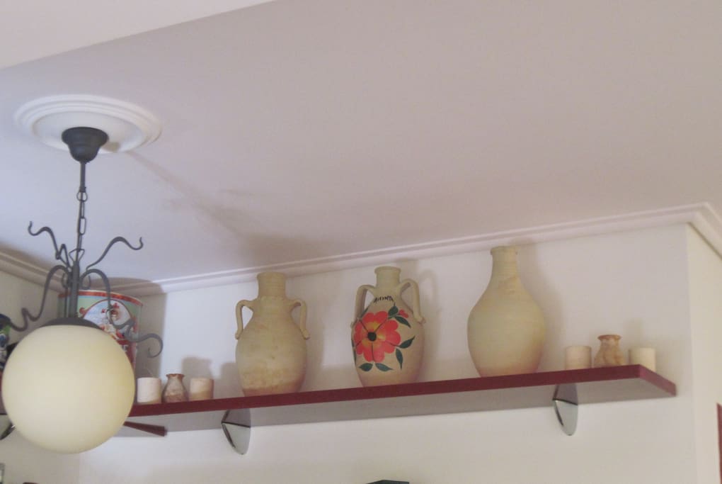Kitchenette detail / Απο τον διάκοσμο της κουζίνας