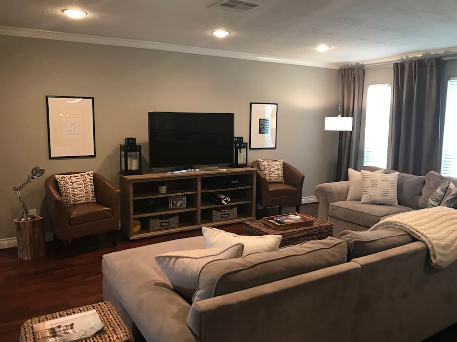 Living room with a 55" smart tv, comes with Netflix, amazon prime, Hulu, and more!