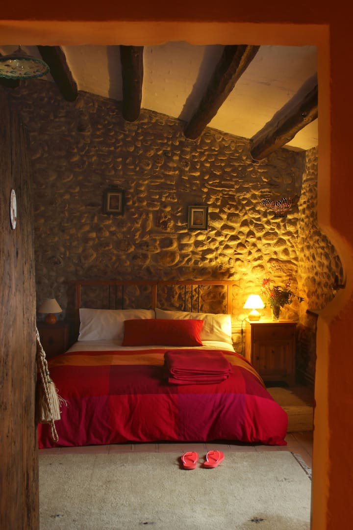 Vue sur une chambre typique dans une ferme catalane.