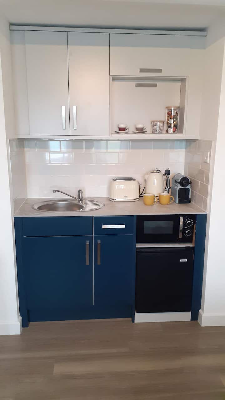 A Comfortable Self-contained Studio For Two. - Bognor Regis