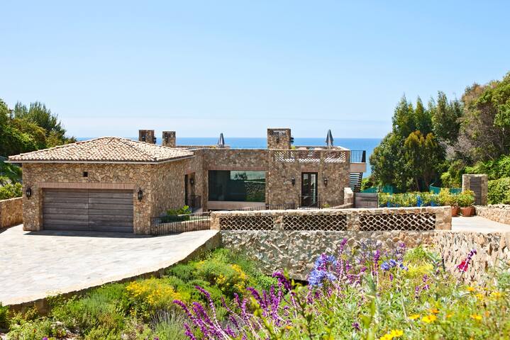 Casa di Pietra – Gated Estate on Malibu Beach gallery image 2