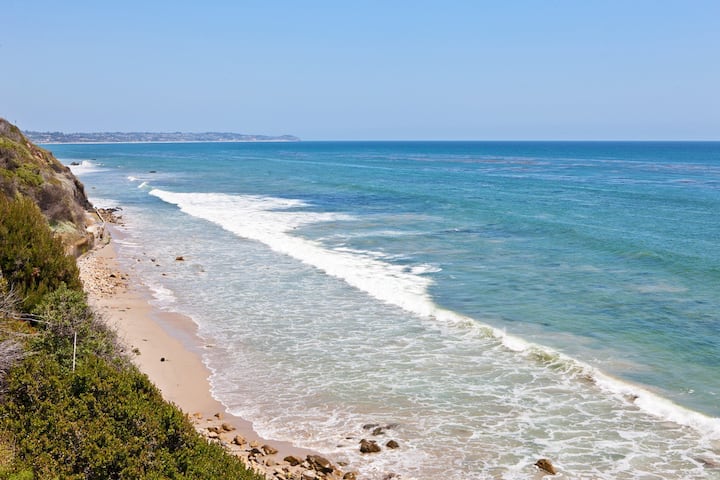 Casa di Pietra - Gated Estate on Malibu Beach
