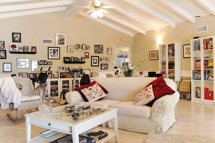 Sweet Pasadena & Rose Bowl Retreat