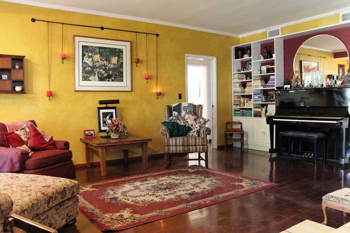 Sweet Pasadena & Rose Bowl Retreat gallery image 4