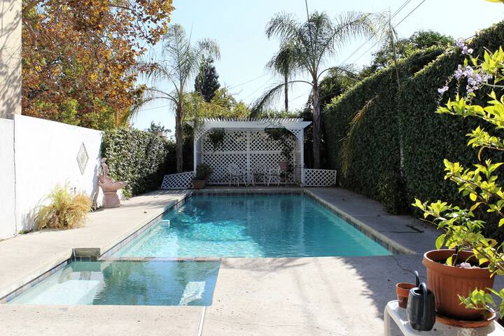 Sweet Pasadena & Rose Bowl Retreat gallery image 3