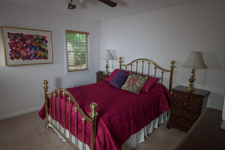 Hlavná spálňa, manželská posteľ s vankúšom