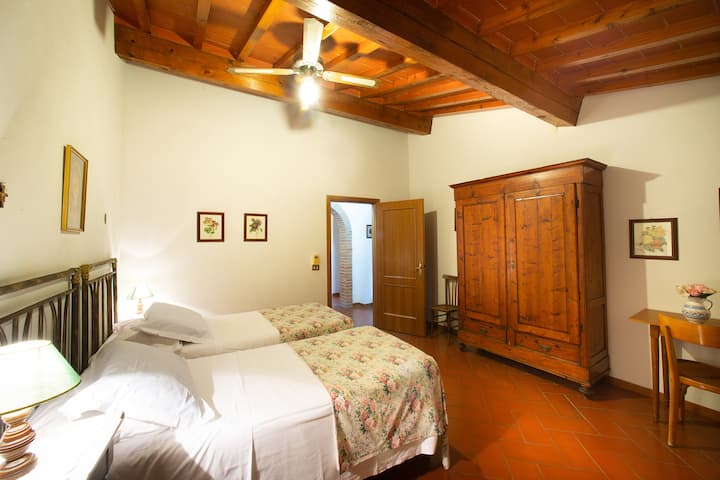  Habitación con 2 camas o de matrimonio, espaciosa con gran ventana con mosquiteros, camas de látex súper cómodas