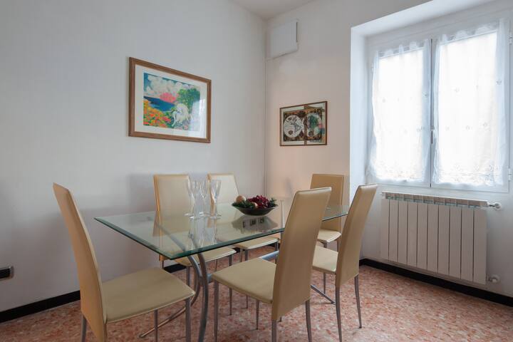 Entire home with 3 bedrooms in Levanto - Holiday Home Grecale, Sea View