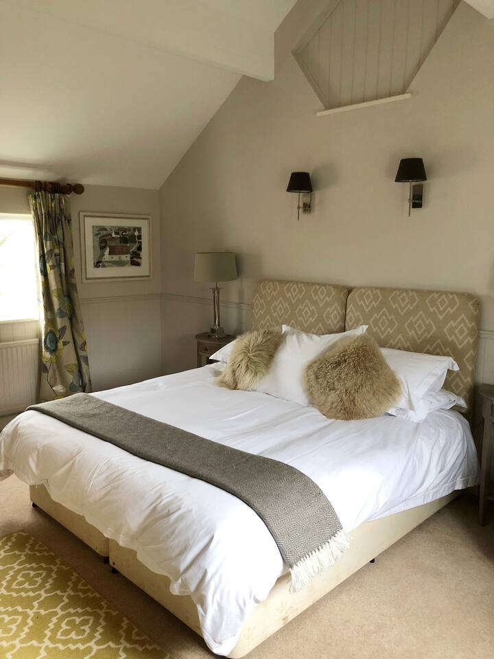 Bedroom 2, Super King bed (can be set up as twin) with sea views