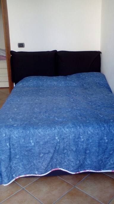 il letto della stanza (molto comodo)