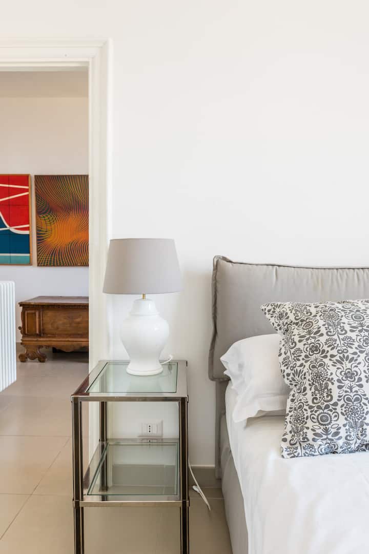 Parfois, les couleurs éclatent, parfois des tons apaisants envahissent la vue là où elle se trouve.