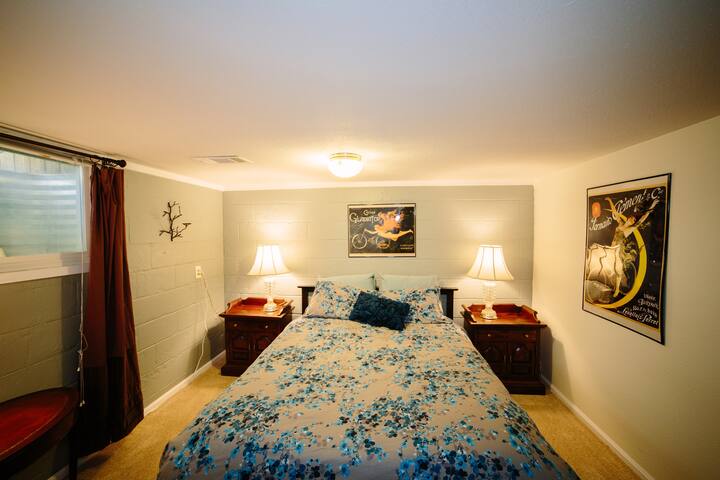 The blue room is deeply relaxing and grounding. Guests report that they experience deep, restful sleep in this room