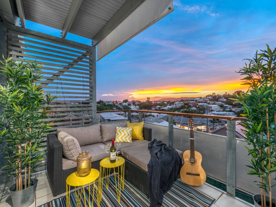 Balcony with beautiful views.