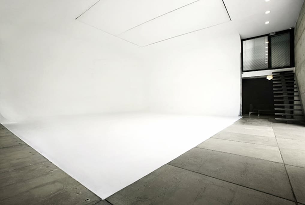 We even have a corner of an extended white background fit for a professional photo shoot.