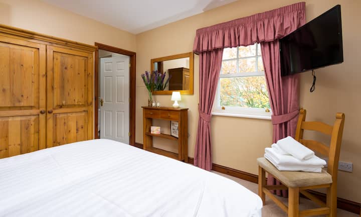 2号卧室1楼双人床