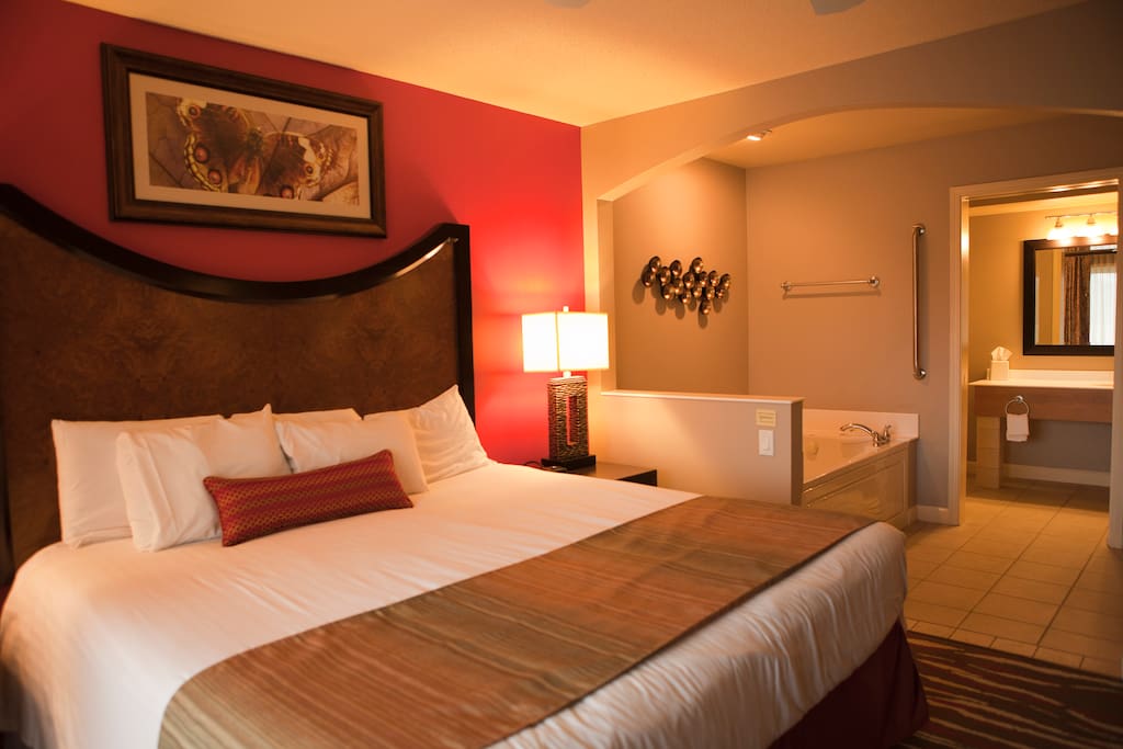 Deluxe king bedroom with Jacuzzi