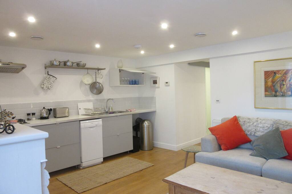 Kitchen/lounge area