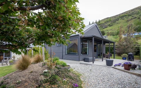 Manaia Cottage-Luxurious stylish with Great Views