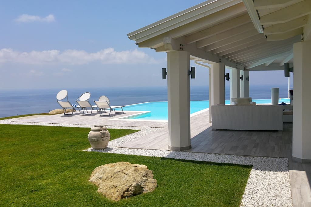 White Club Residence