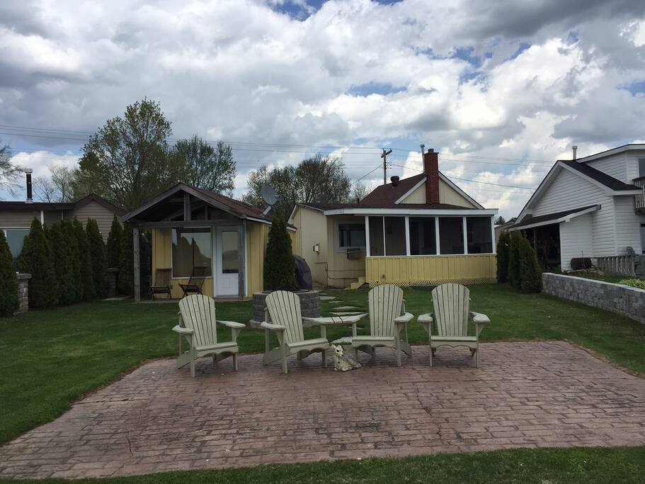 Sitting area to view the water.