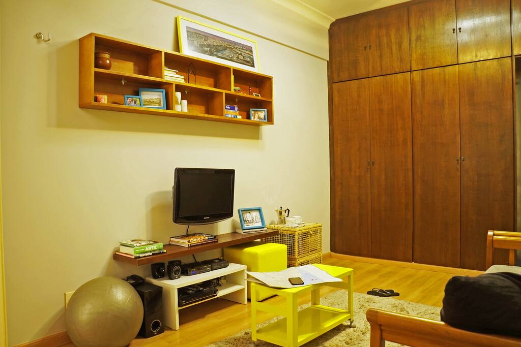 Sala com TV - Living Room with TV