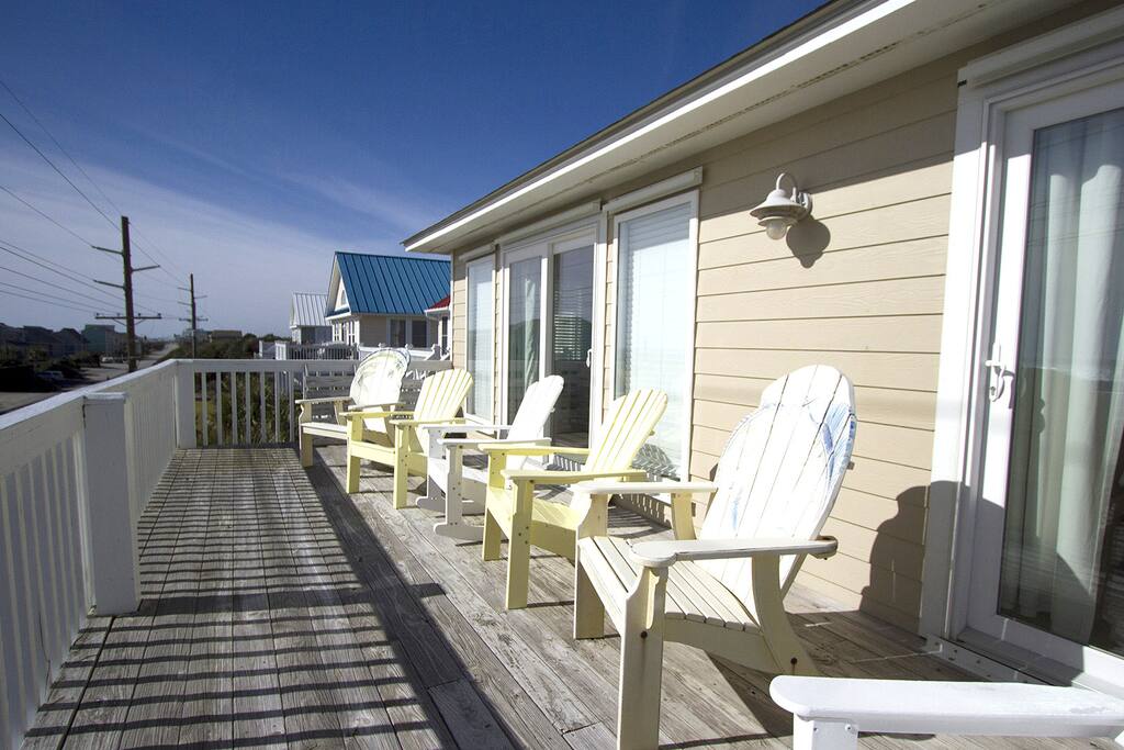 Beautiful ocean views from two ocean-facing decks