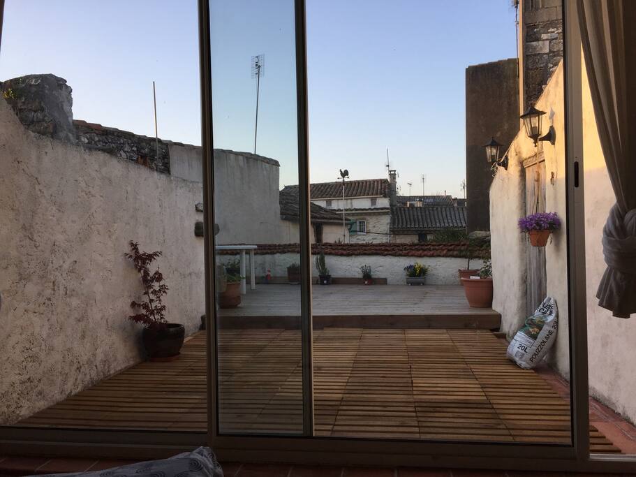 Vue sur la terrasse.