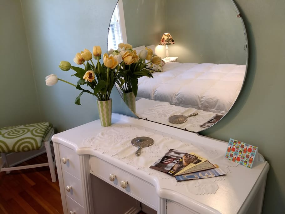 bedroom dressing table
