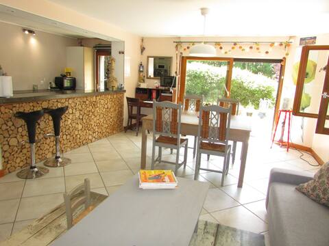 House with garden in the heart of the Chaîne des Puys