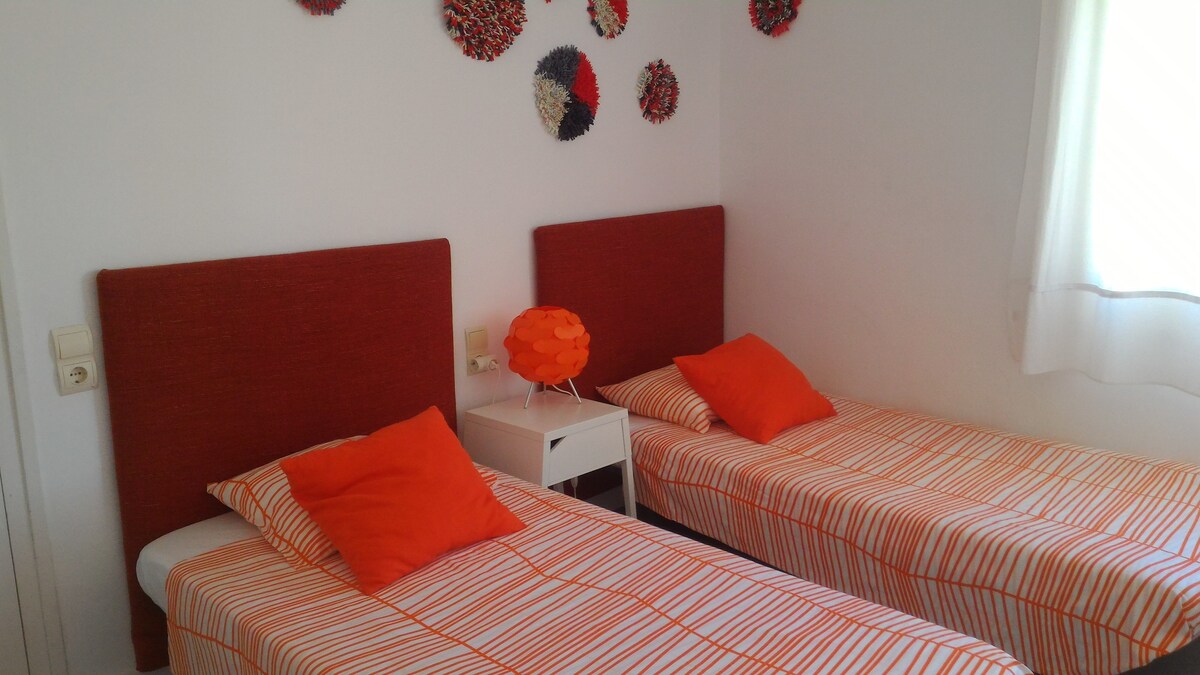 Dhoma e gjumit 2 me dy krevate tek