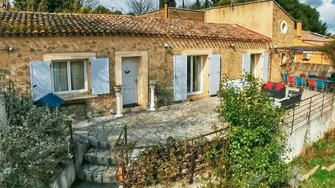Cottage (swimming pool, jacuzzi) 15 people