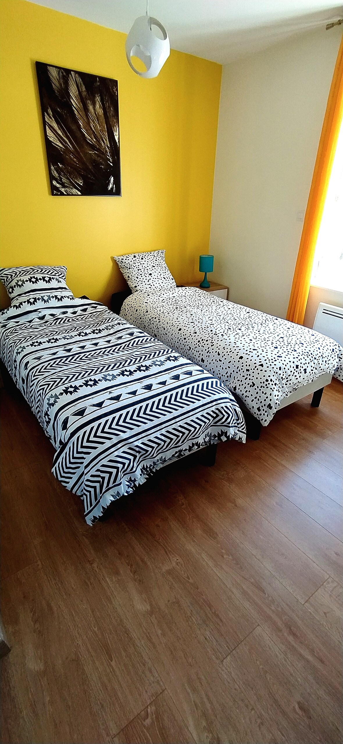 Bedroom 2 on the ground floor.
Adaptable beds: 1 queen size bed 160*200 or 2 separate twin beds 80*200.
Dresser, freestanding mirror.
Garden views.