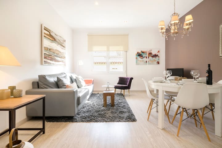 Relax in a Chic, Modern Apartment near Park Güell