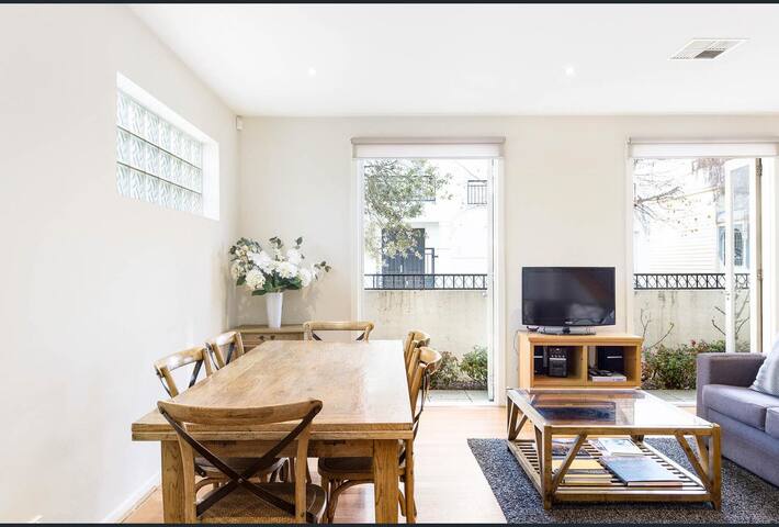 South Yarra Place – Great Location – 3br House gallery image 3