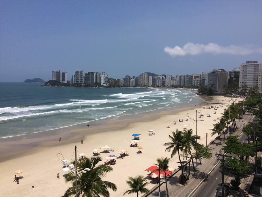 Vista à direita da sacada. (Vista real da sacada do apartamento)