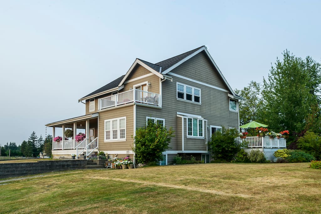 The house boasts spacious country living set on a back 5 acres with enough room for a rousing game of baseball, soccer or kickball!
