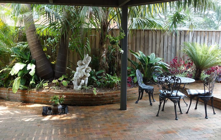 THE COBBLES Independent Apartment in Heritage Home