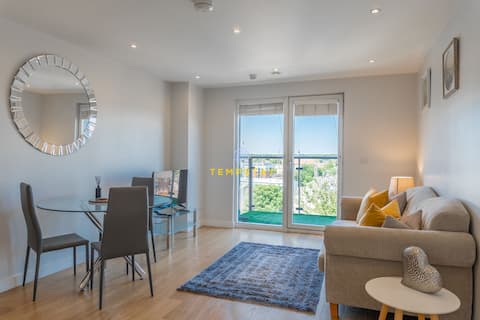 Top performing Airbnb: 1BR Apt Near Heathrow By Tempstay in Slough