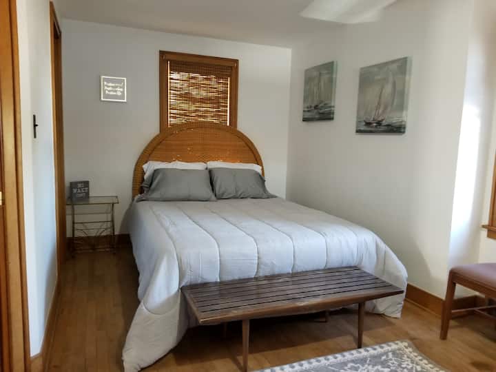 SPAVAĆA SOBA 1 - 1 BRAČNI KREVET (ŠIRINE 150-179 CM) I 1 BRAČNI KREVET (ŠIRINE 150-179