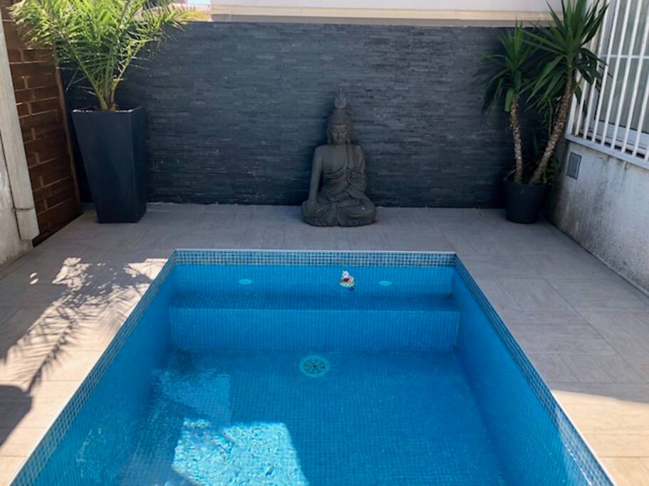 piscine 3x2 mètres, non chauffée, à partager avec les 5 autres logements