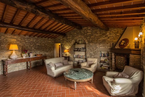 Airbnb con migliori performance: Poggio del Fattore-Villa with pool, hilltop, Chianti a Bucine