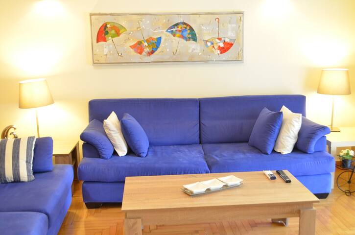 Center 6, (4-bedr) Metro 30m, in the Heart of Ath. gallery image 2